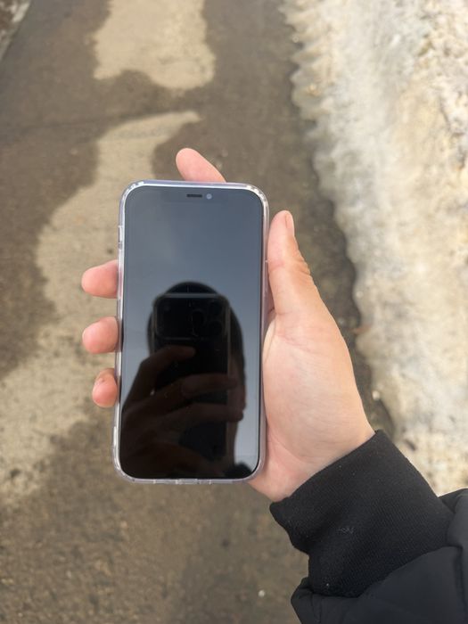 Продам айфон 12 про.