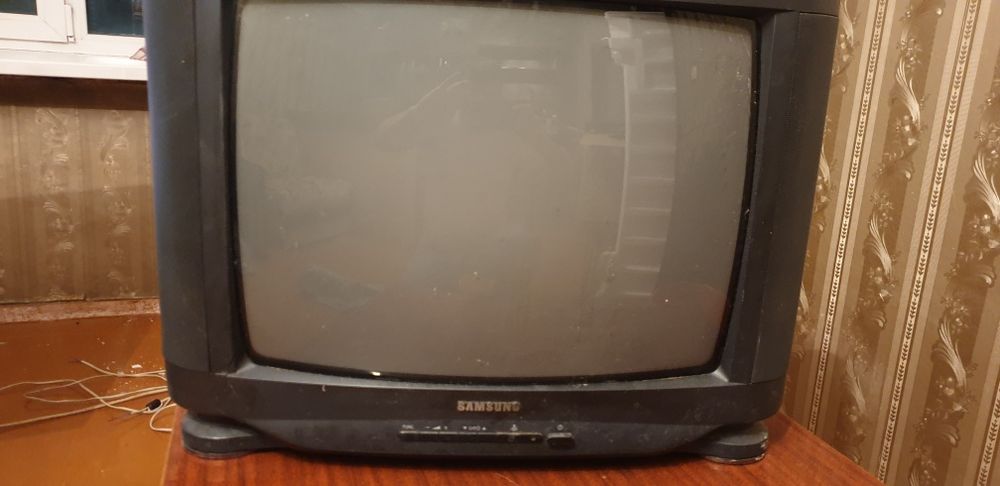 Телевизор цветной хорощий