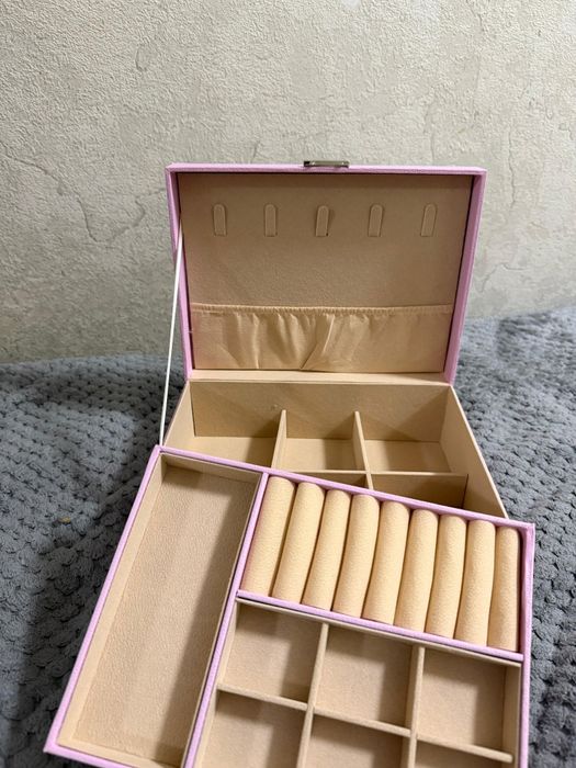 Шкатулка для украшении новая