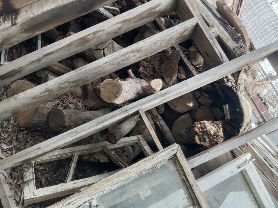 утин  сотилади  продаются дрова