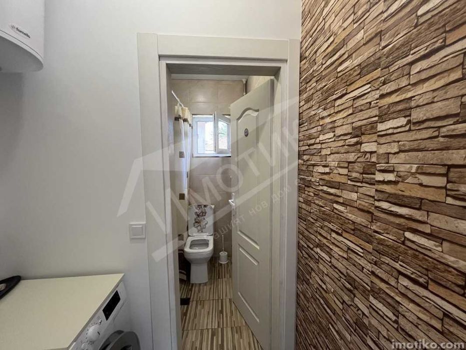 Къща с двор в с. Буново