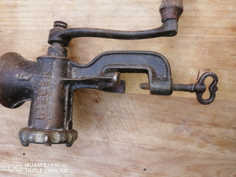 Mașină veche de tocat carne