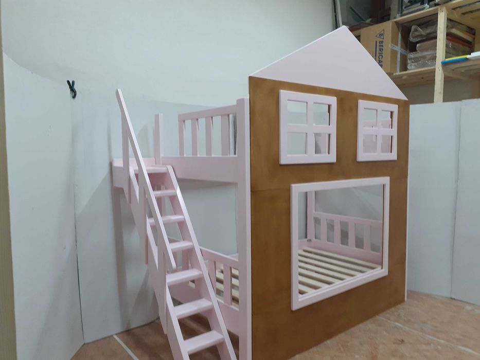 TRANSPORT GRATUIT.Pat etajat,tip casuta din lemn masiv cod 2029