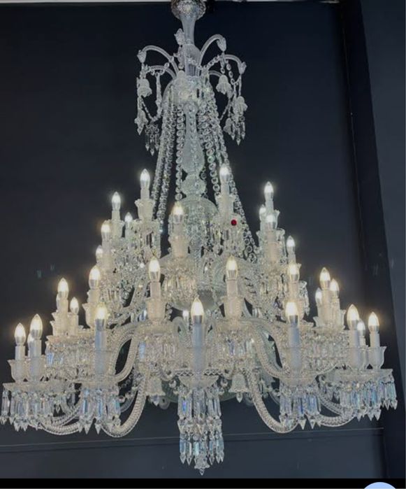 Продам люстры для банкетного зала