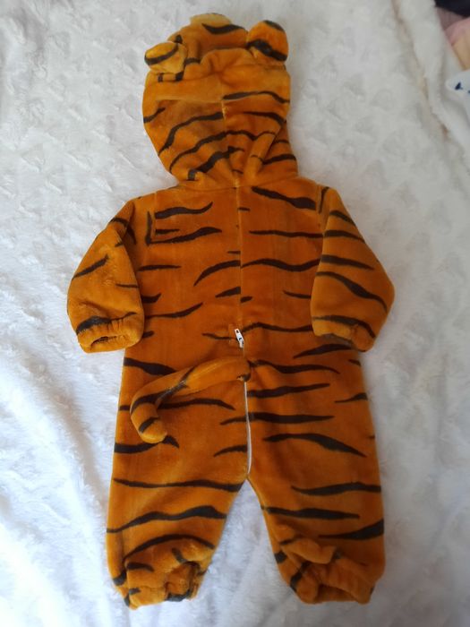 Costum plusat tigru