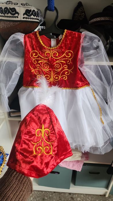 Продам қамзолы, платья оптом.