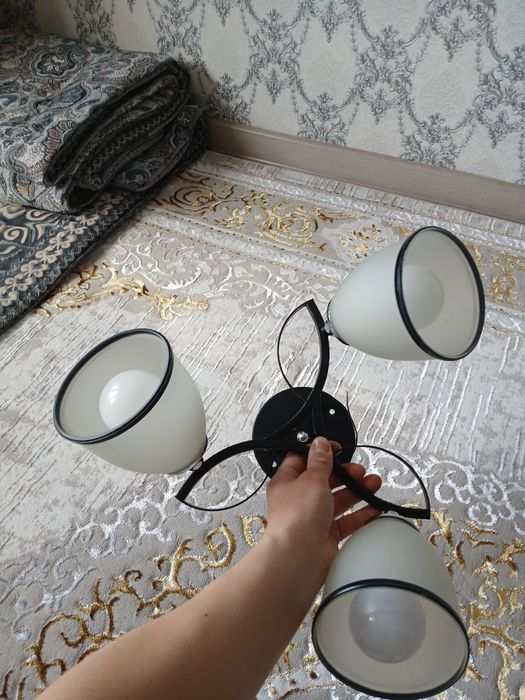 Продаётся ЛЮСТРА белый цвет