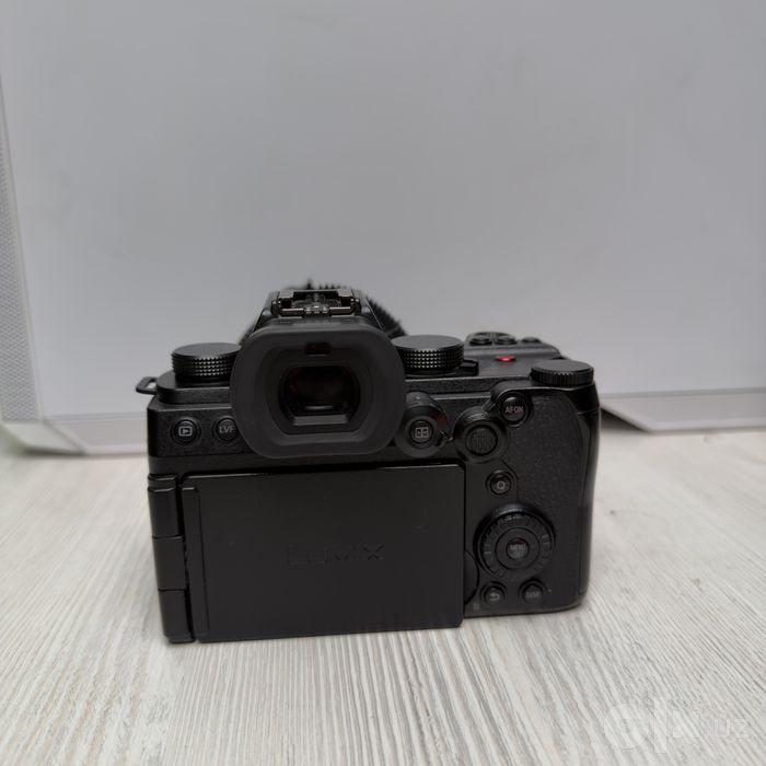 Panasonic LUMIX S5 IIX Mirrorless Camera with 20-60mm Lens