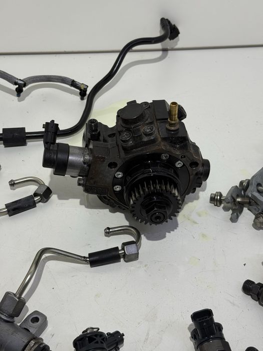 Комплект горивна система гнп gnp GNP  Bosch 2.0 dCi дюзи помпа рейка Renault Nissan 0445010404