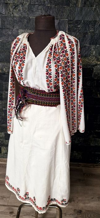 Costum popular  autentic