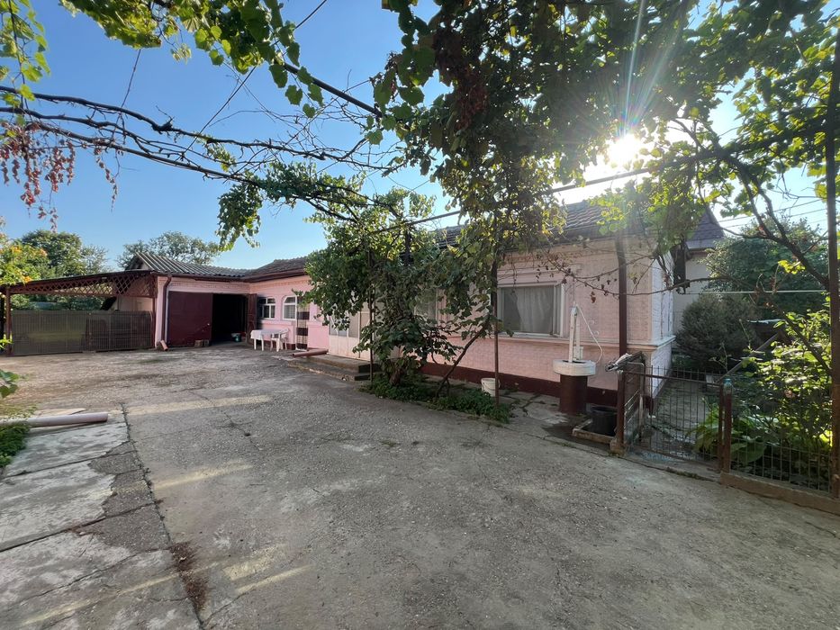 Vand casa Comuna Lunguletu Jud. Dambovita