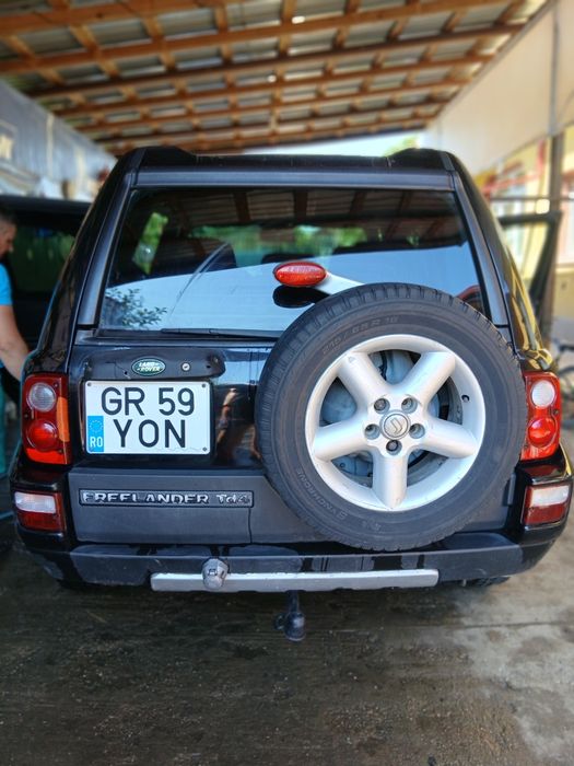 Land Rover ! O dau din motivul ca vreau sa îmi iau ceva cu care sa pot cara .Nu vreau sa stric o mașină ca asta pe camp