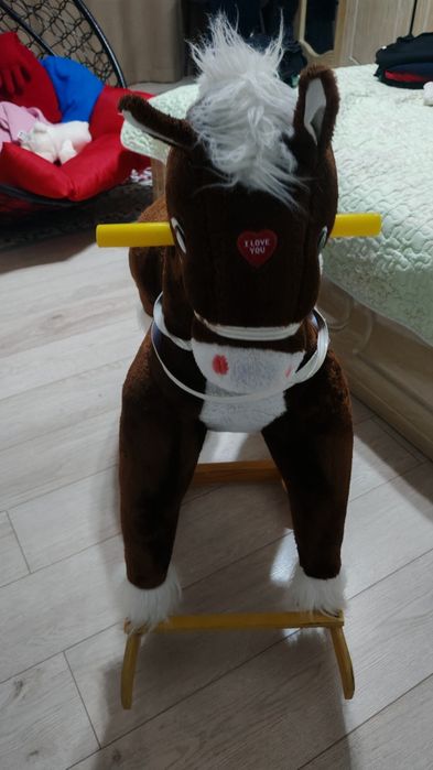 Продам детскую лошадку