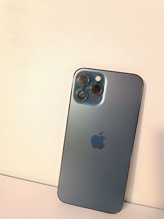 Продам Айфон 12 про макс