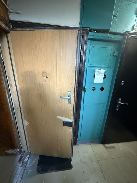 Продам входную дверь