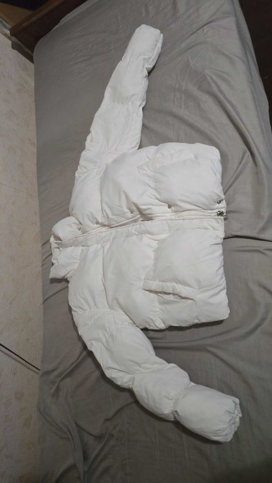 Дамско яке.  В бял цвят запазено. Дебело