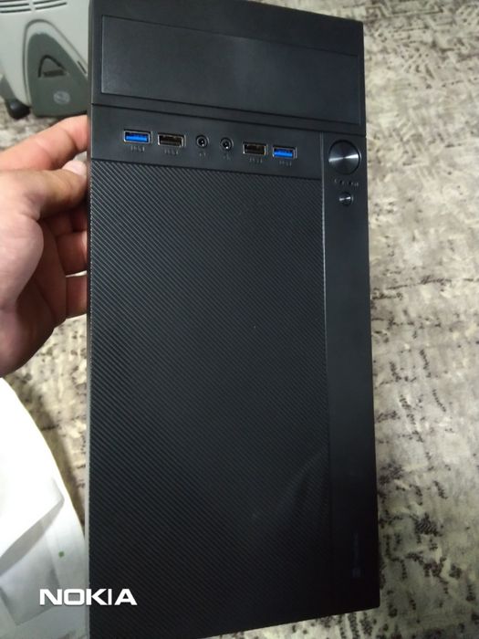 Vând carcasa PC cu sursa
