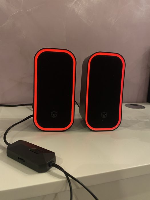 Светещи колонки с няколко цвята