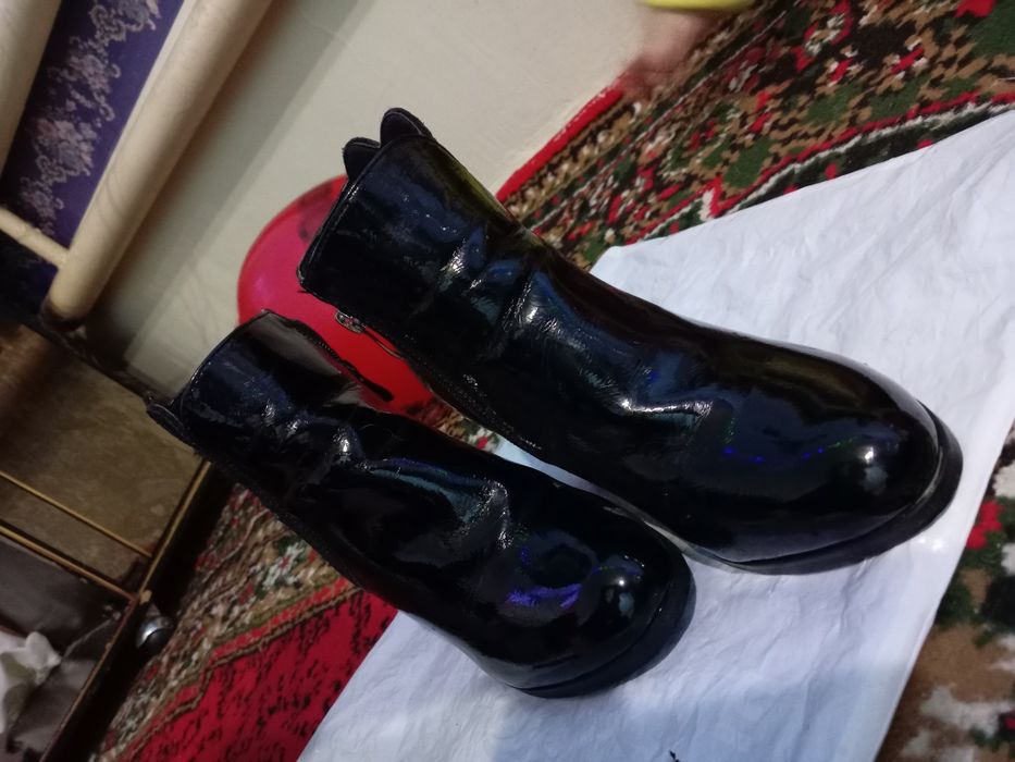 Ayollar sapogi  sotiladi