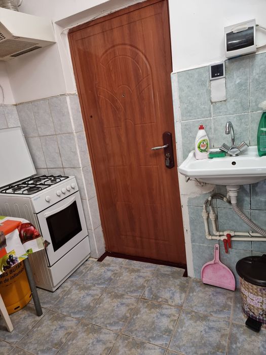 Închiriez garsoniera