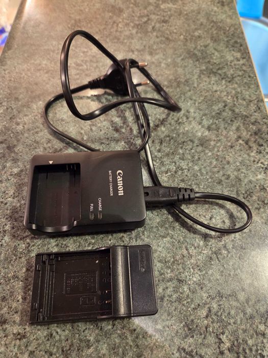 Продавам фотоапарат Canon PowerShot G1 X Mark II