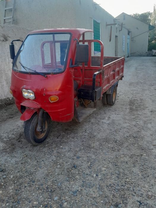 Lochin benzinli mototsikil
