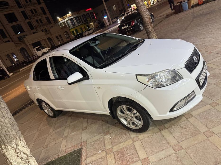 Nexiya 3 ravon sotiladi