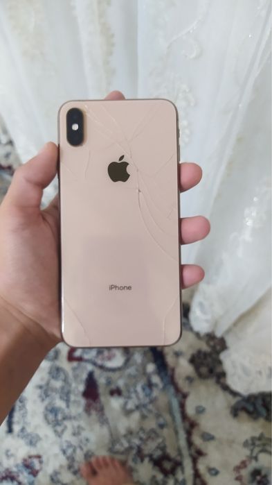 Iphone xs max gold