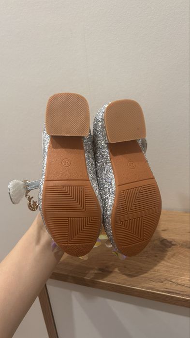 Продам детские туфли