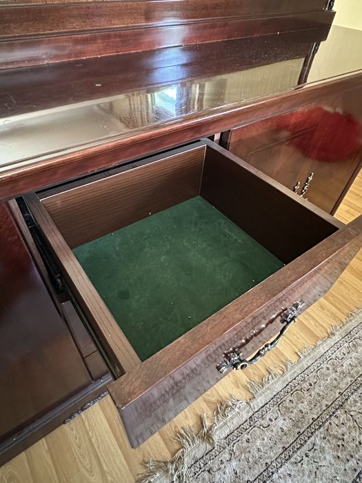 Комод с зеркалом из массива шпон