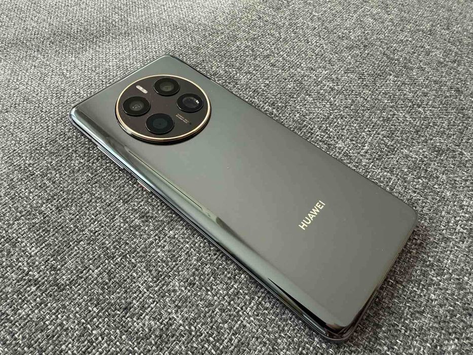 Продавам изключително запазен Huawei Mate 50 Pro