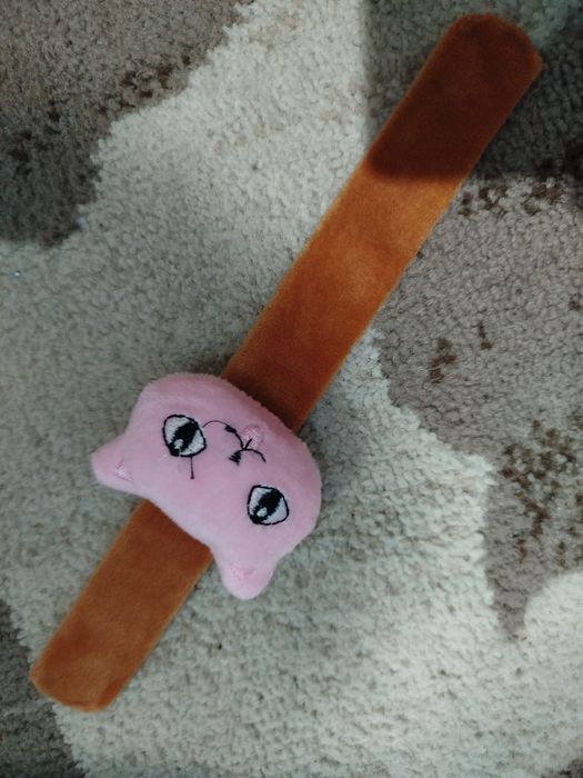 Игрушки детские на кисти.