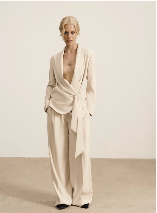 Двойка,пиджак с расклешенные брюки