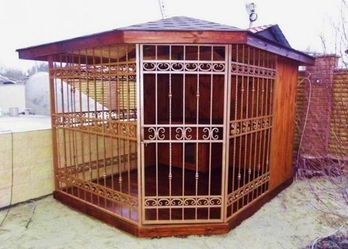 Шикарный вольер с будкой в Ташкенте.