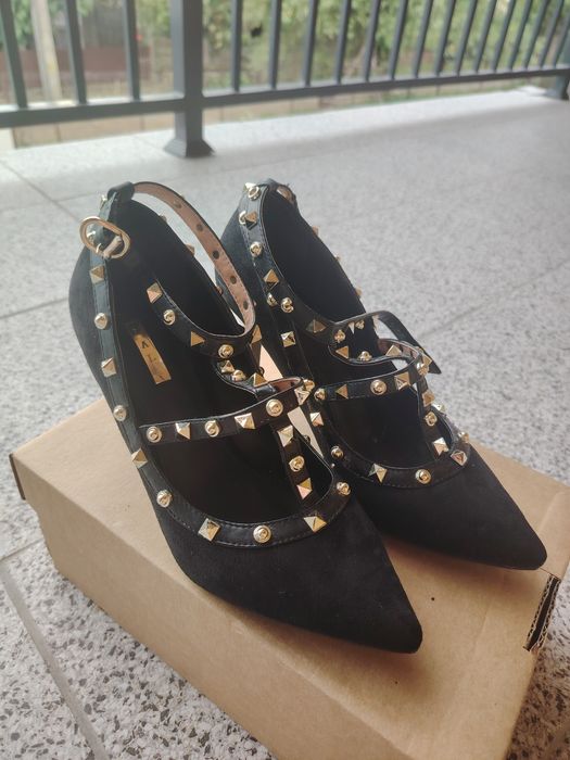 Vând pantofi eleganți!