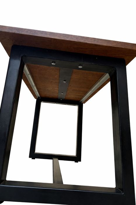 Маси от метал и дърво