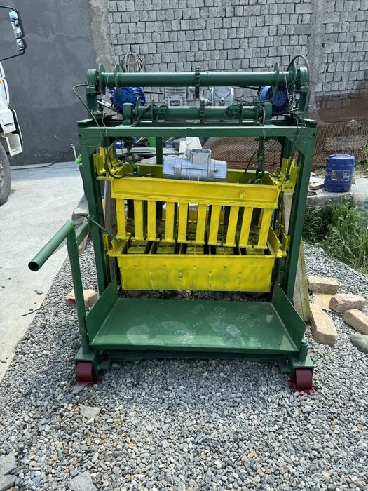 Шлакоблок аппарат сотилади