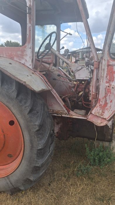 De vanzare tractor mtz 50 si o jumătate de mtz 50