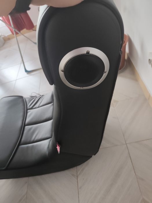 Scaun gaming cu boxe