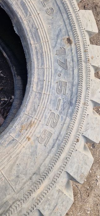 Продам шину на погрузчик