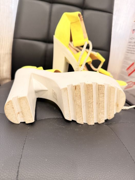 Дамски летни сандали на висок ток