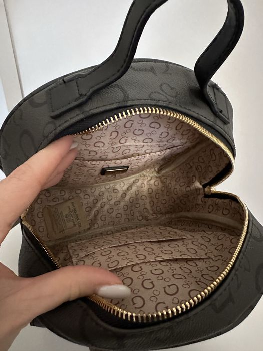 Дамска кожена раница Guess Maxina