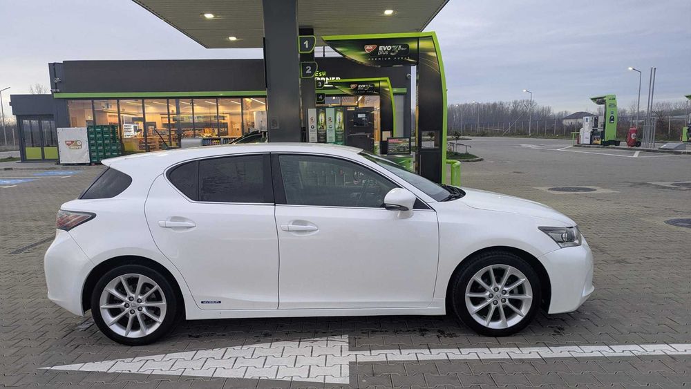 Lexus CT200h Toyota Auris Corola Prius Premium hibrid automata