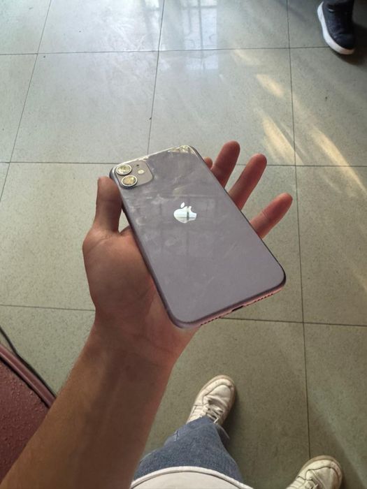 Продам iPhone 11