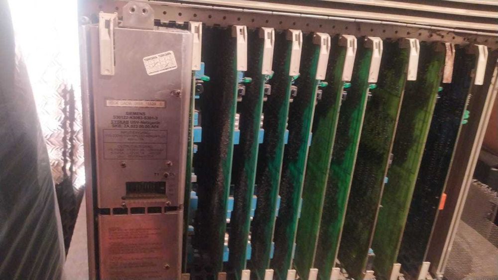 Офисная АТС Hicom 130