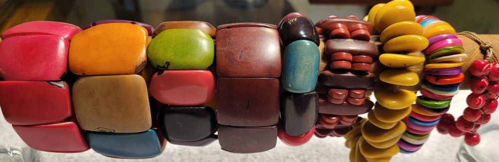 Гривна от вулканичен камък