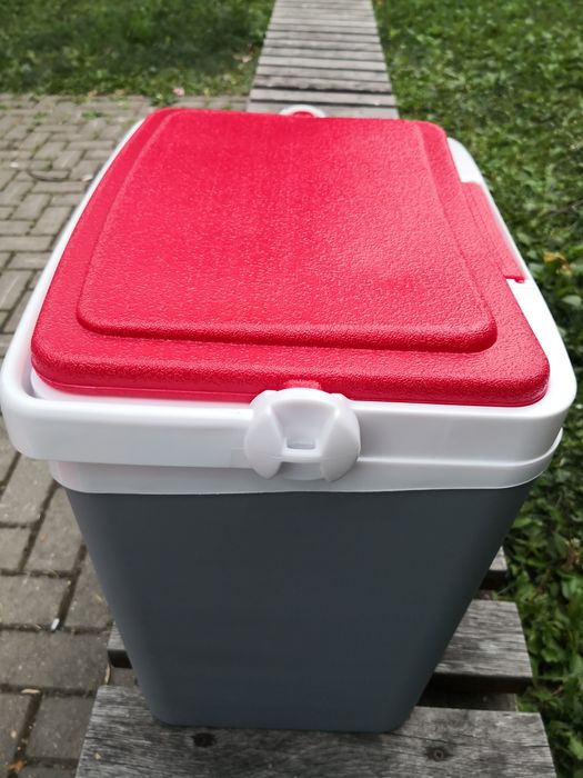 Vind ladă frigorifica nouă 25 litri nouă, și 40 litri nouă