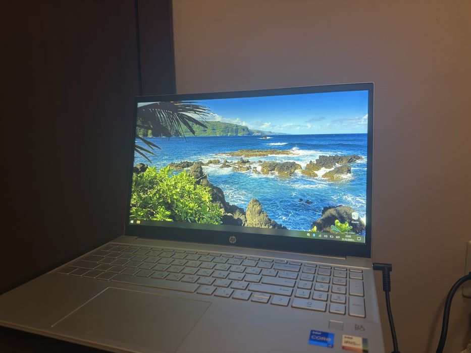 HP Pavilion Laptop Model 15-eg1035nu + Чанта за преносване