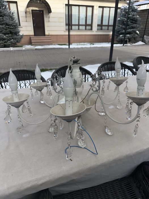 Люстра целая. Рабочая