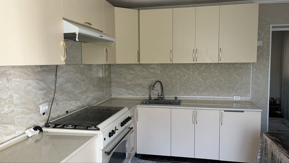 Кухонный гарнитур сатылады!